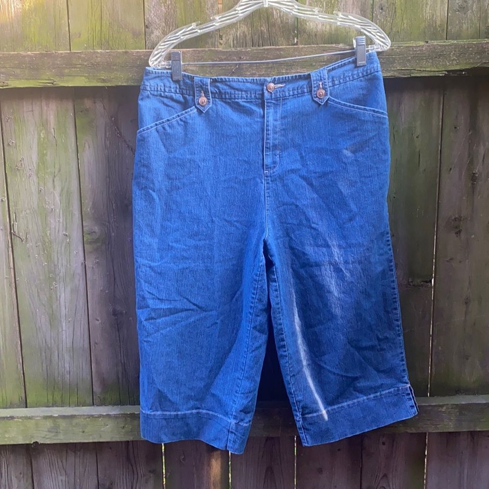 White Stag denim capris sz. 8 average